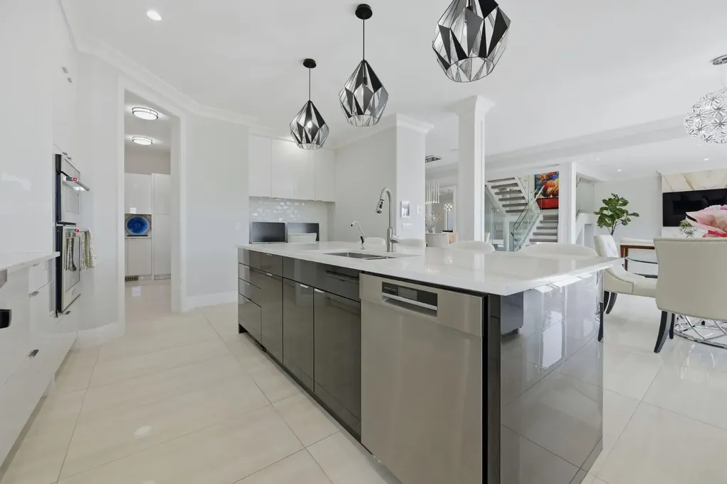 102 Malibou Road Calgary AB T2V 2A4