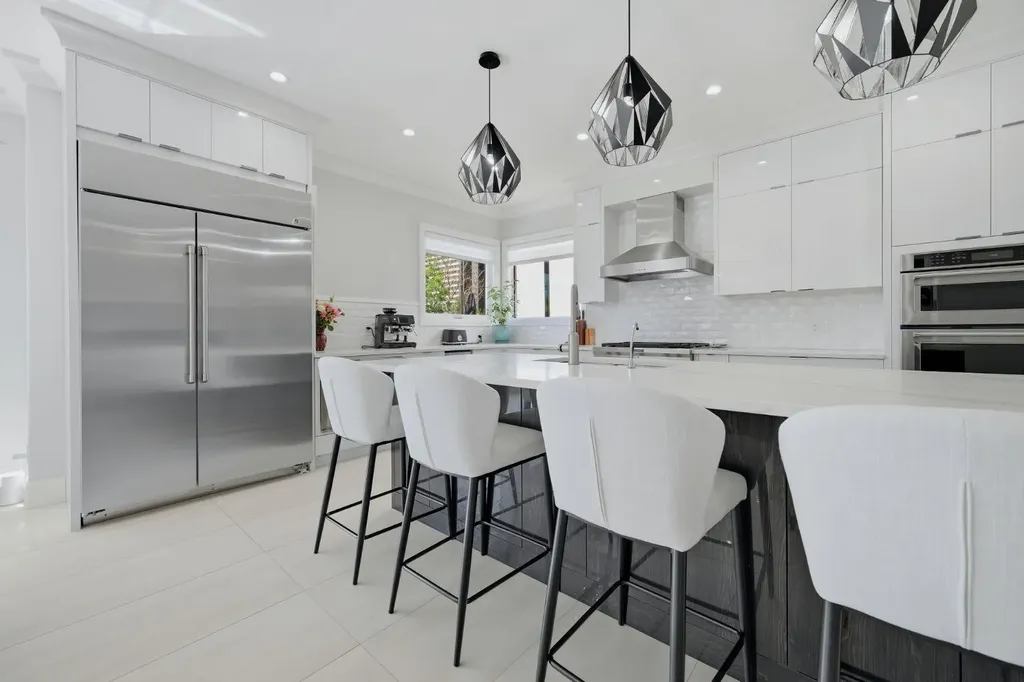 102 Malibou Road Calgary AB T2V 2A4