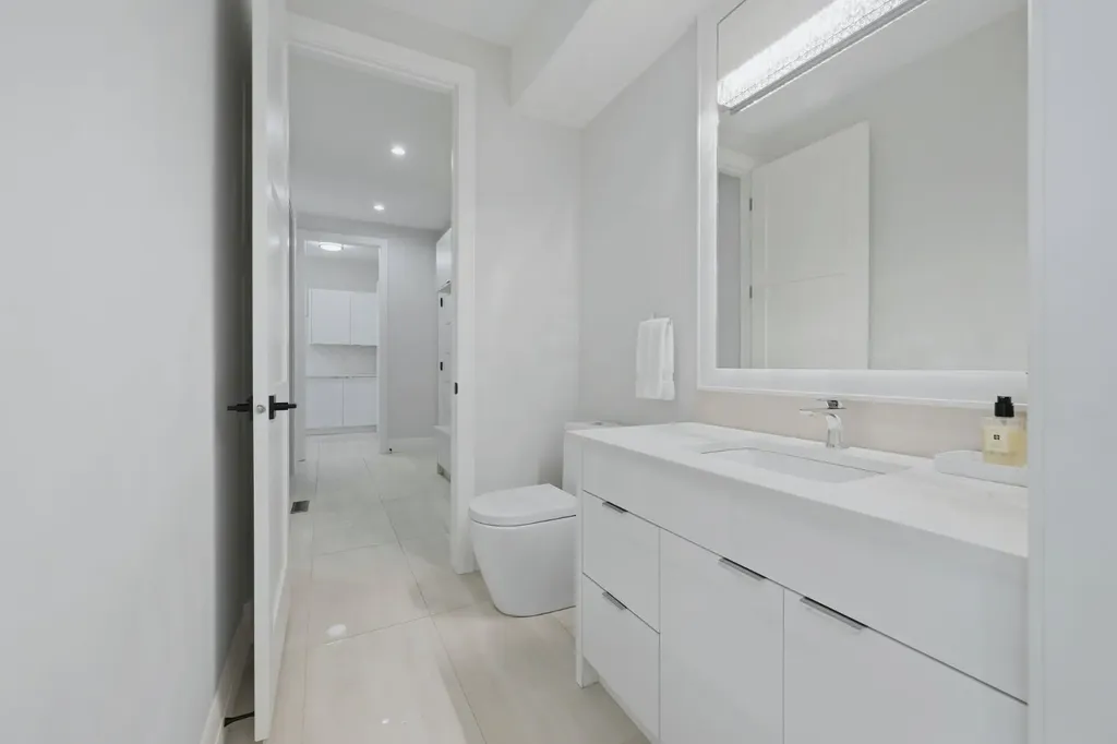 102 Malibou Road Calgary AB T2V 2A4