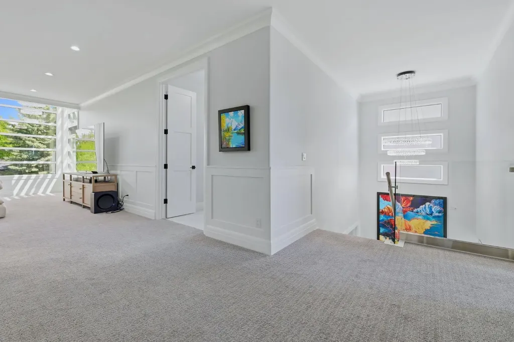 102 Malibou Road Calgary AB T2V 2A4