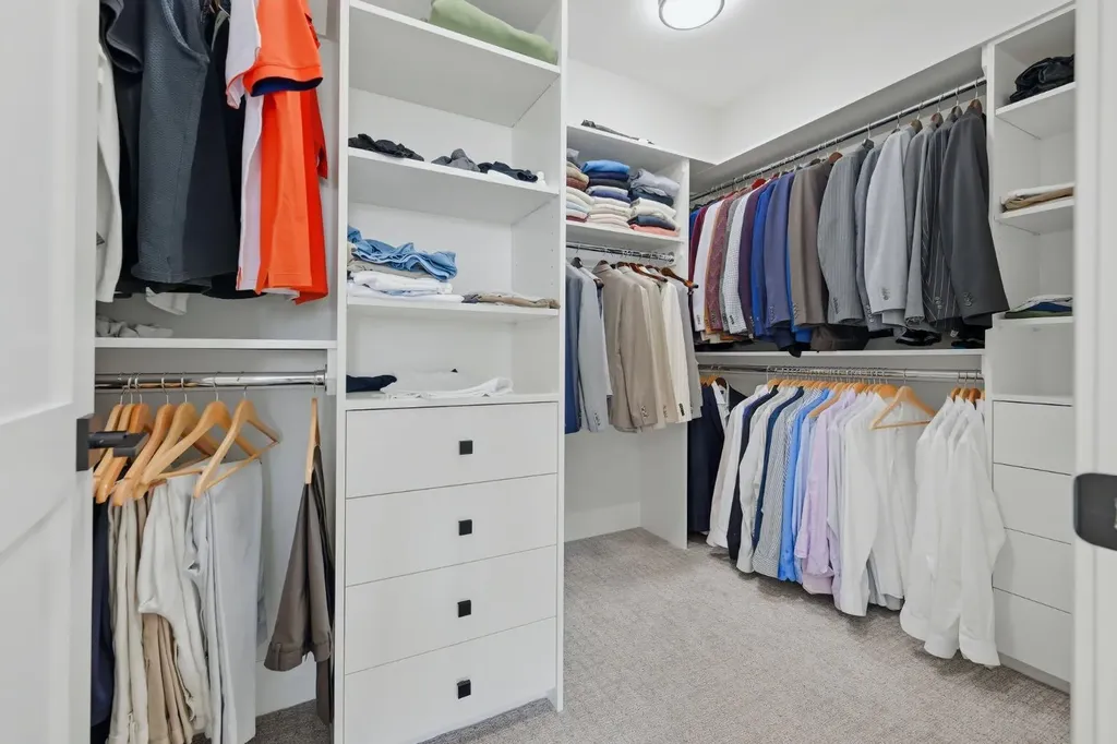 102 Malibou Road Calgary AB T2V 2A4