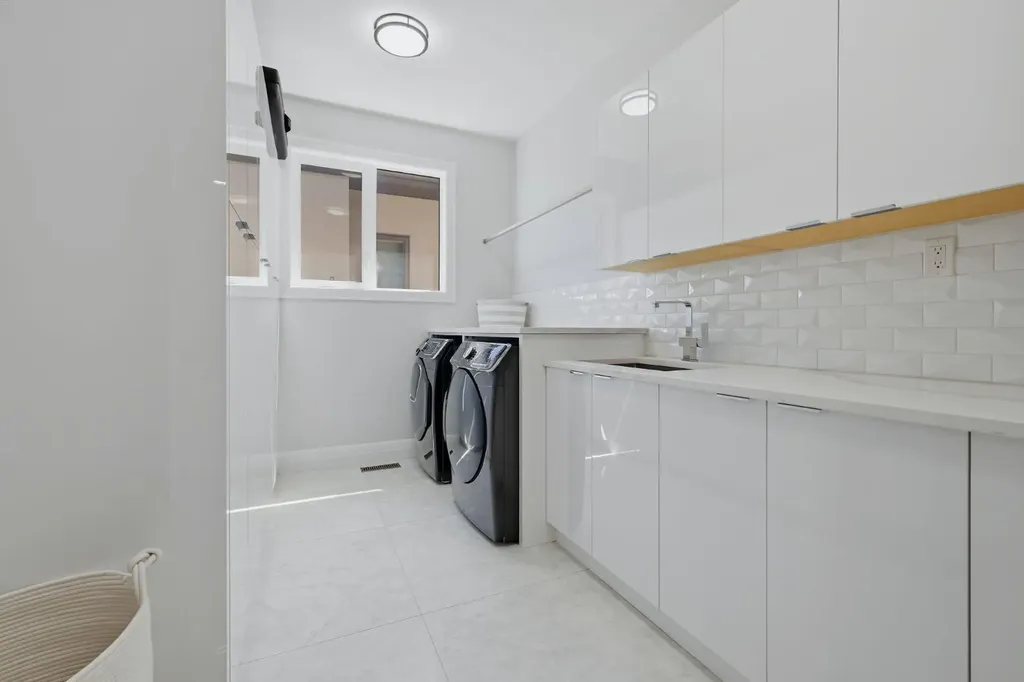 102 Malibou Road Calgary AB T2V 2A4
