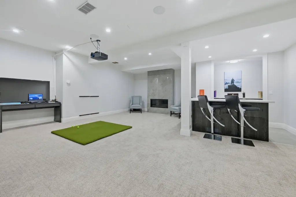102 Malibou Road Calgary AB T2V 2A4