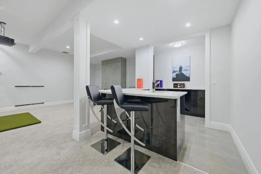 102 Malibou Road Calgary AB T2V 2A4