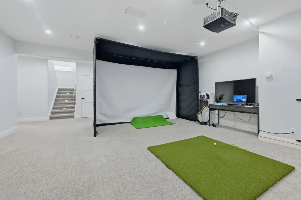 102 Malibou Road Calgary AB T2V 2A4