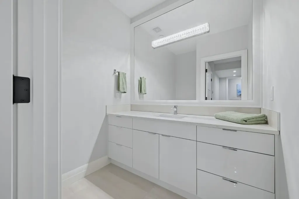 102 Malibou Road Calgary AB T2V 2A4