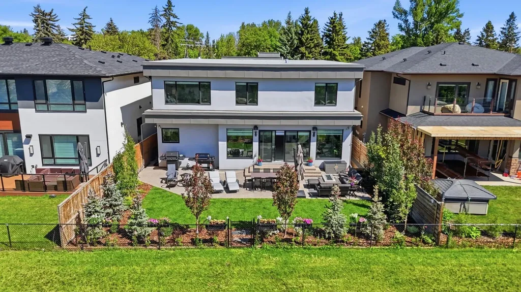102 Malibou Road Calgary AB T2V 2A4