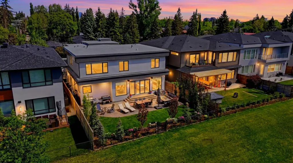 102 Malibou Road Calgary AB T2V 2A4