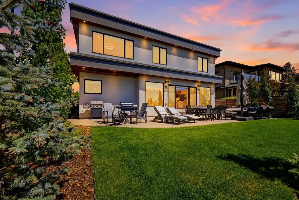 102 Malibou Road Calgary AB T2V 2A4