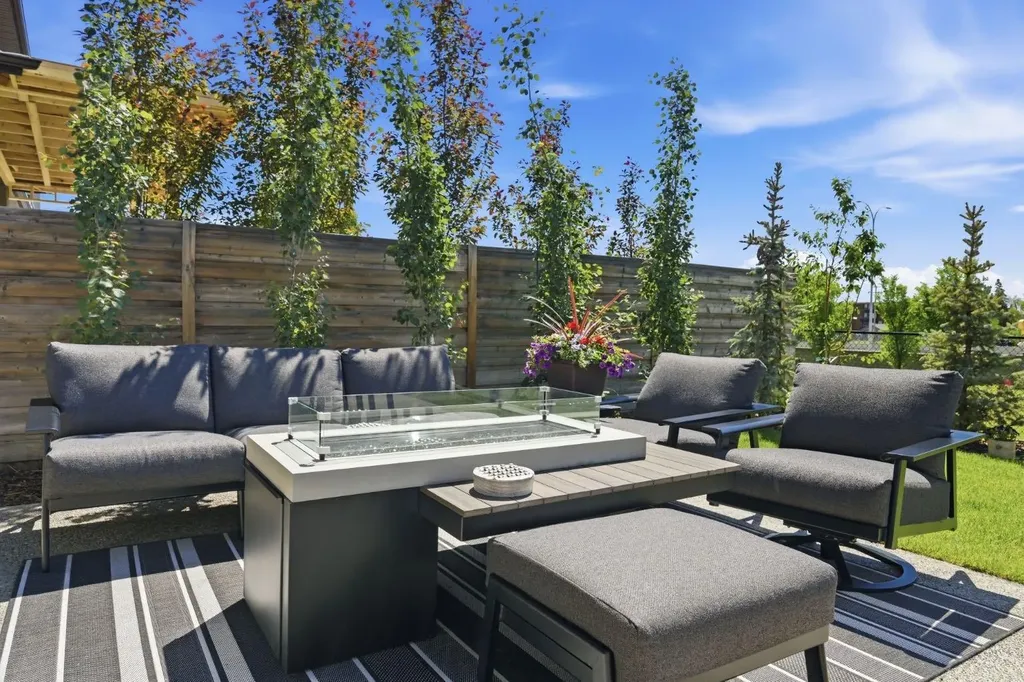 102 Malibou Road Calgary AB T2V 2A4