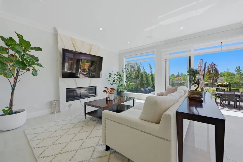 102 Malibou Road Calgary AB T2V 2A4