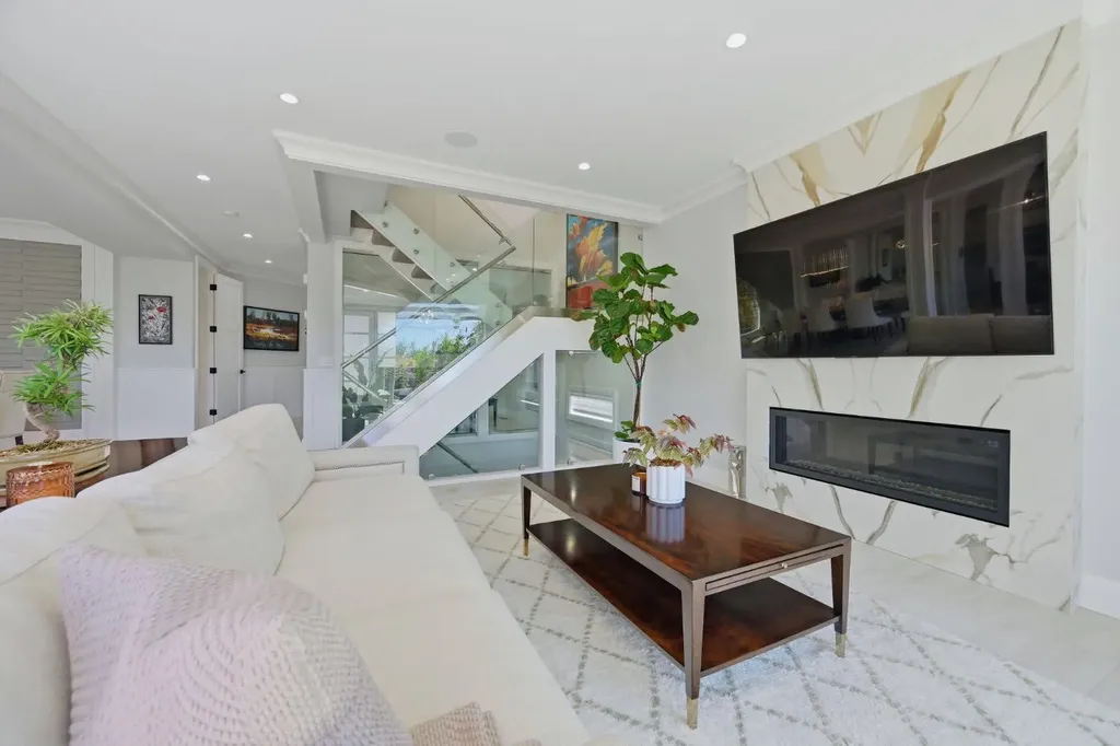 102 Malibou Road Calgary AB T2V 2A4