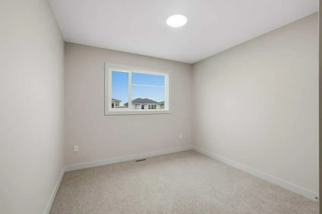 20 Memorial Parkway Rural Red Deer County AB T4E 3B7