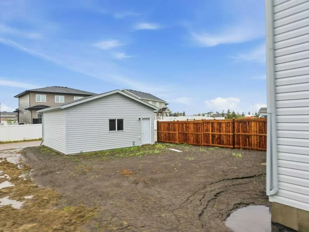 20 Memorial Parkway Rural Red Deer County AB T4E 3B7
