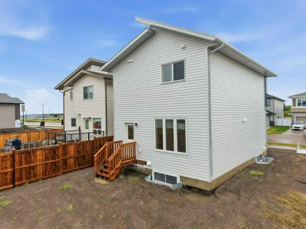 20 Memorial Parkway Rural Red Deer County AB T4E 3B7