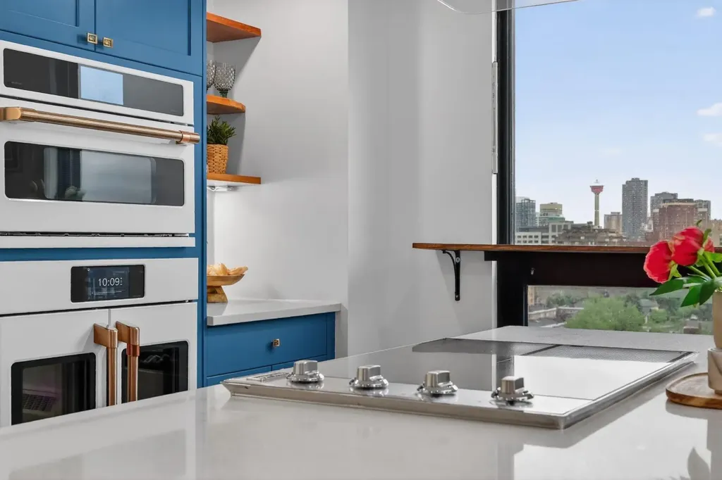 1304 15 Avenue SW Calgary AB T3C0X7