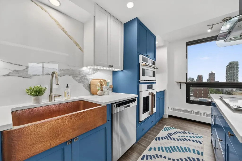 1304 15 Avenue SW Calgary AB T3C0X7
