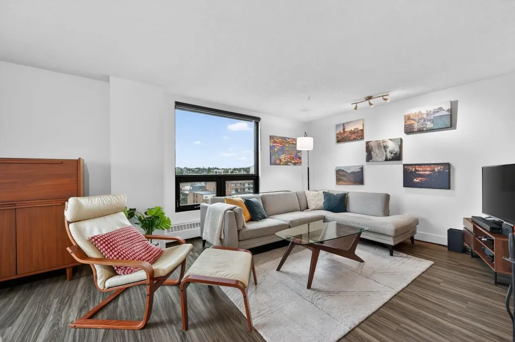 1304 15 Avenue SW Calgary AB T3C0X7