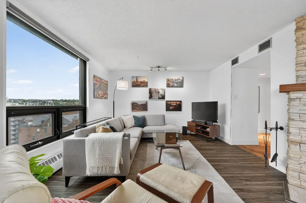1304 15 Avenue SW Calgary AB T3C0X7