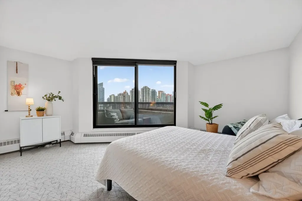 1304 15 Avenue SW Calgary AB T3C0X7