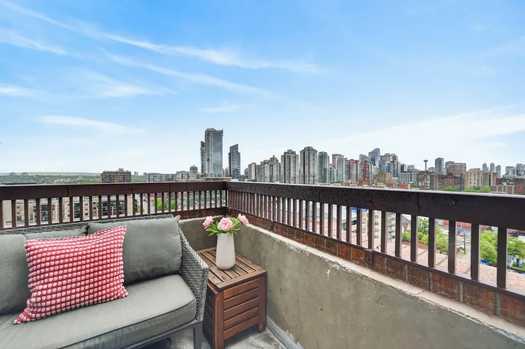 1304 15 Avenue SW Calgary AB T3C0X7
