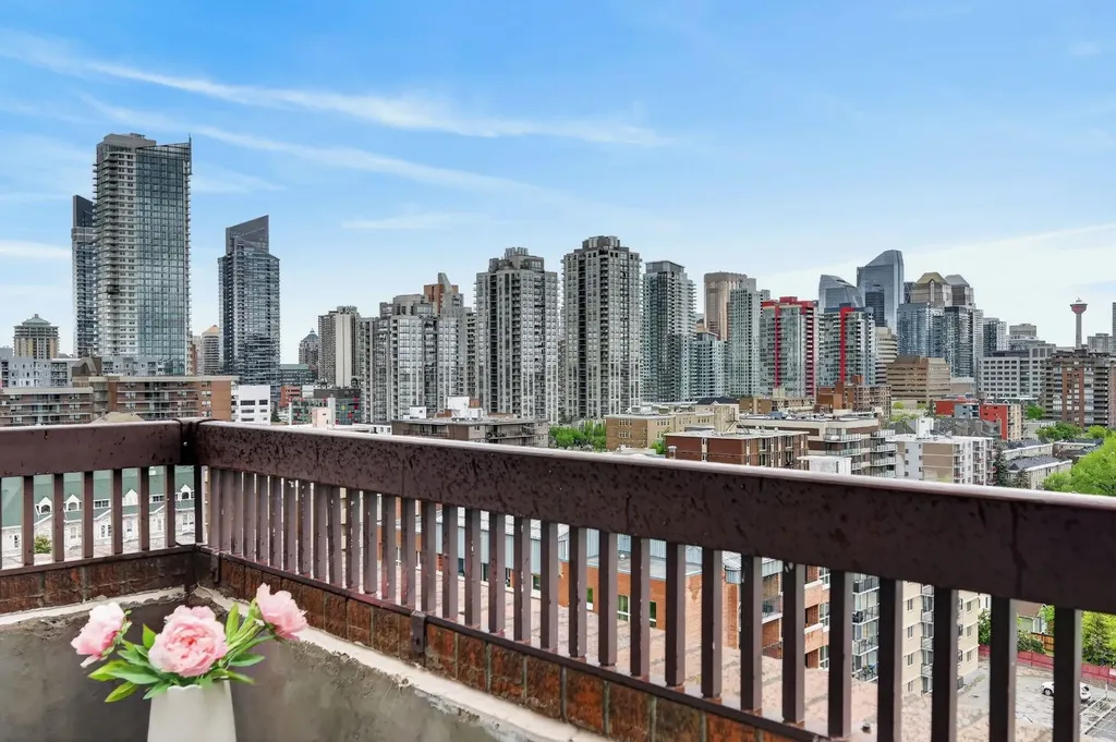 1304 15 Avenue SW Calgary AB T3C0X7