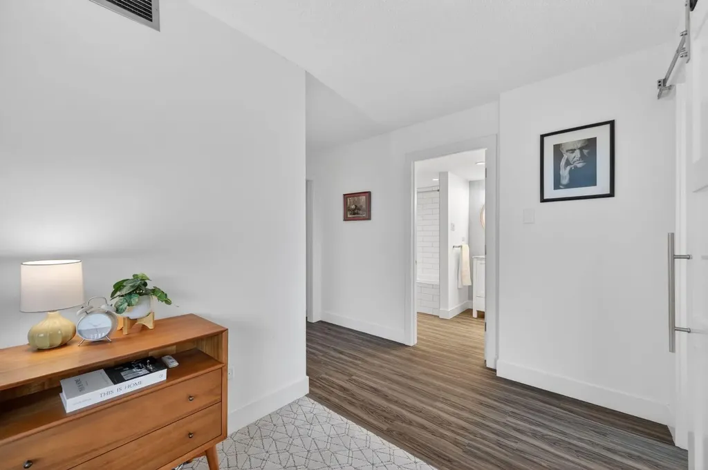 1304 15 Avenue SW Calgary AB T3C0X7
