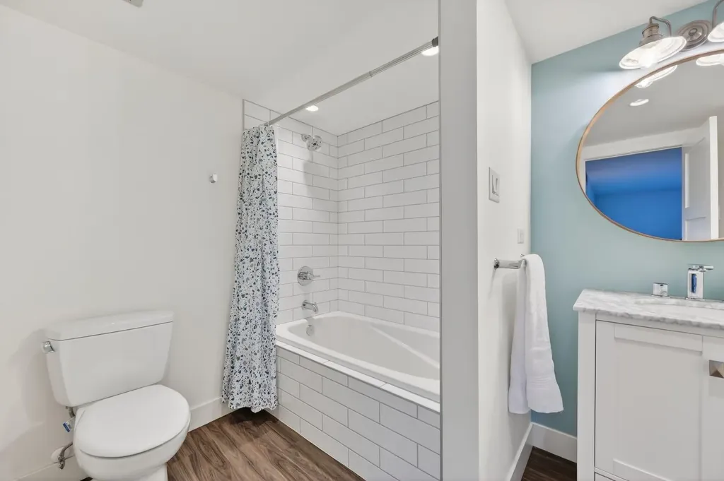 1304 15 Avenue SW Calgary AB T3C0X7
