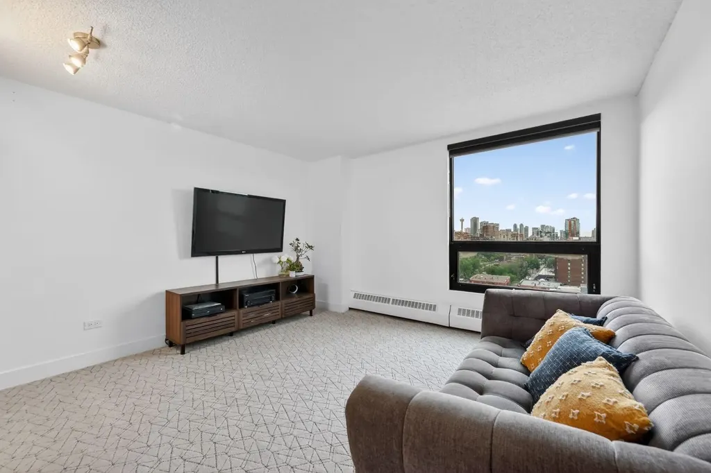 1304 15 Avenue SW Calgary AB T3C0X7