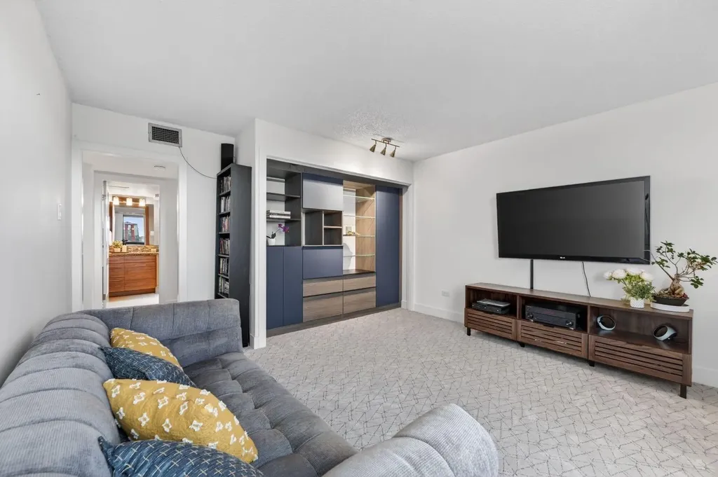 1304 15 Avenue SW Calgary AB T3C0X7