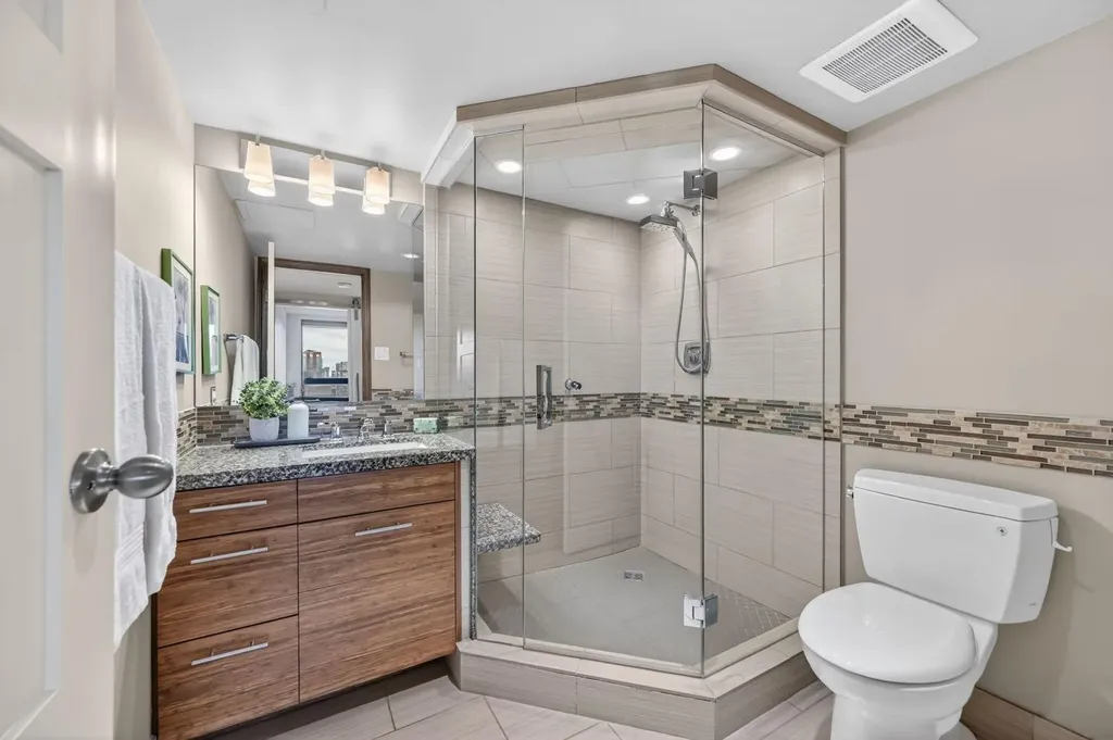 1304 15 Avenue SW Calgary AB T3C0X7