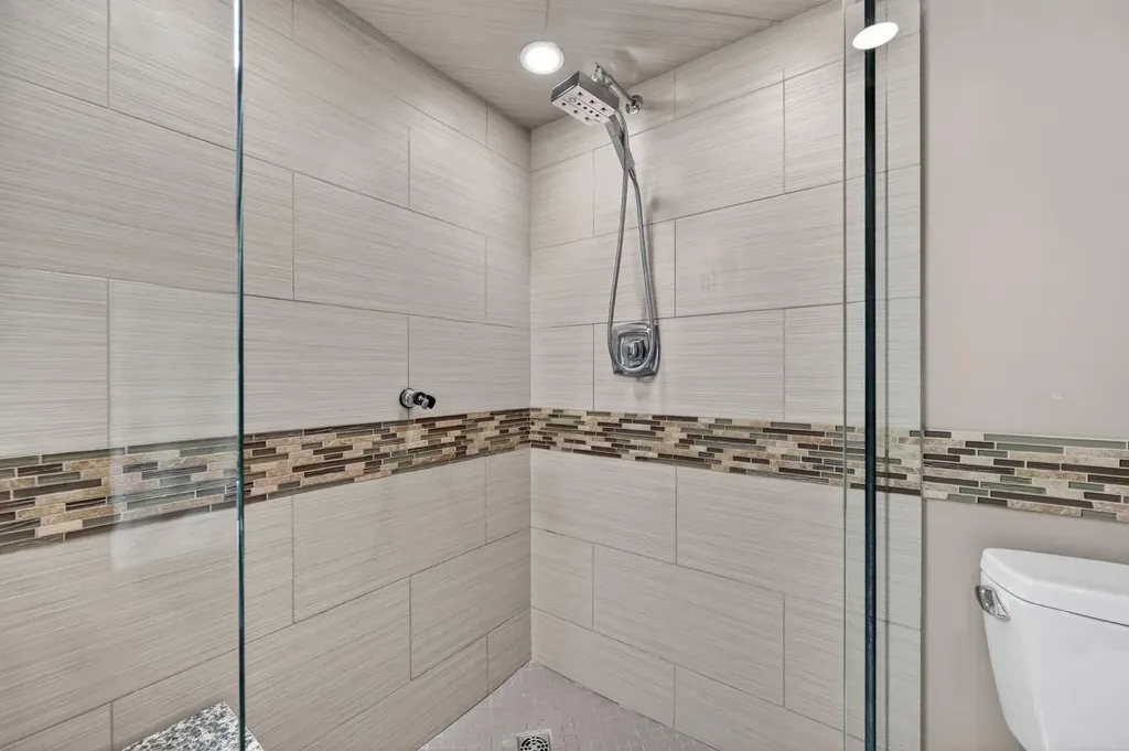 1304 15 Avenue SW Calgary AB T3C0X7