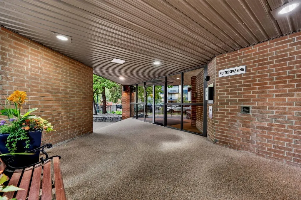 1304 15 Avenue SW Calgary AB T3C0X7