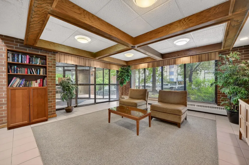 1304 15 Avenue SW Calgary AB T3C0X7