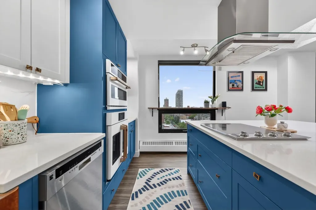 1304 15 Avenue SW Calgary AB T3C0X7