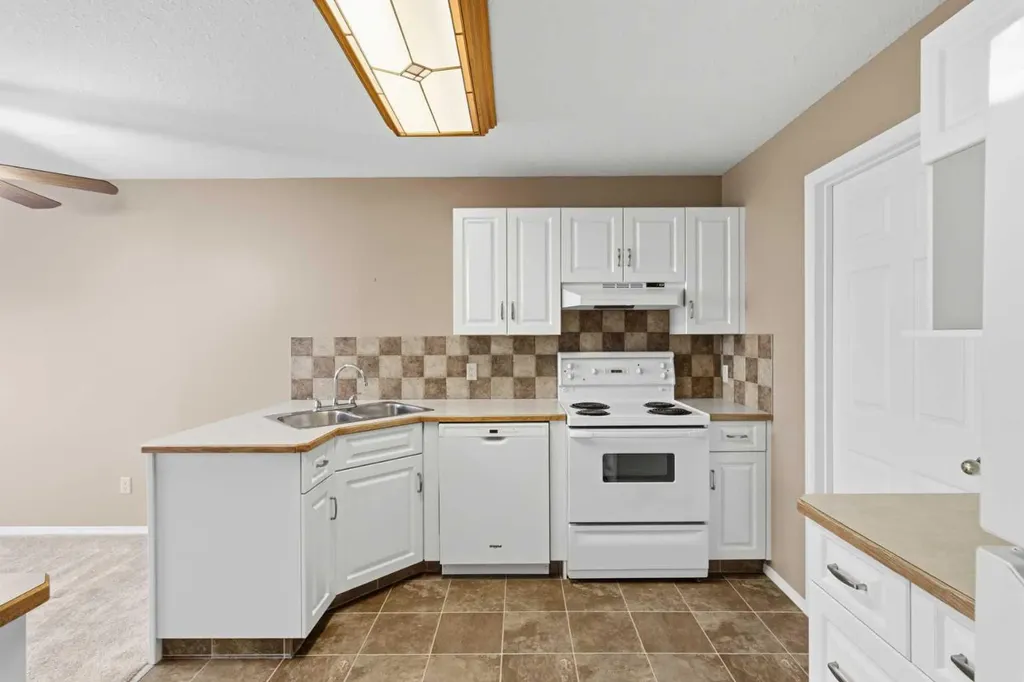 105 7 Avenue SE High River AB T1V 1T8