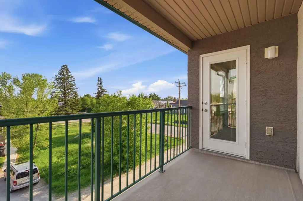 105 7 Avenue SE High River AB T1V 1T8