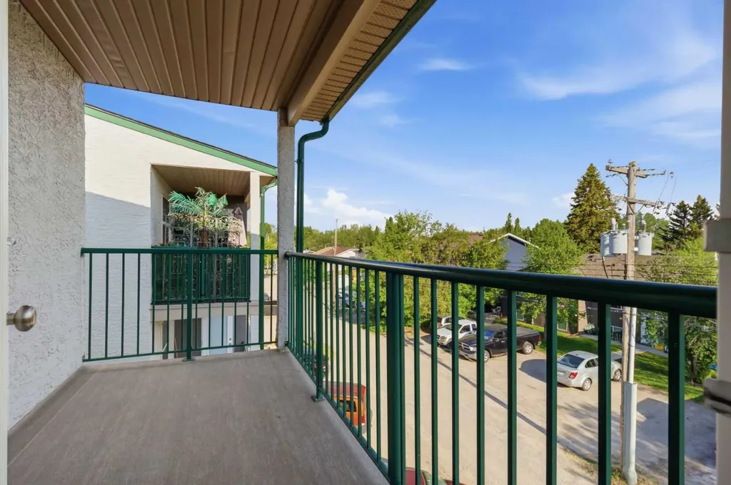 105 7 Avenue SE High River AB T1V 1T8