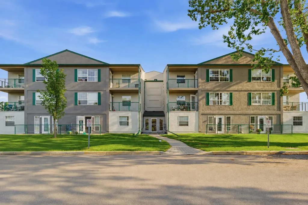 105 7 Avenue SE High River AB T1V 1T8