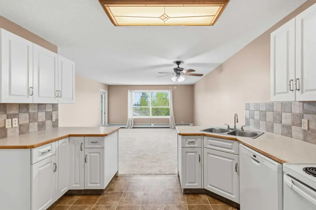 105 7 Avenue SE High River AB T1V 1T8