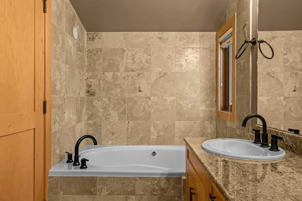124 Silvertip Ridge Canmore AB T1W 3A7