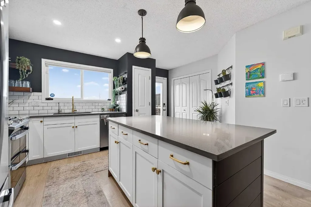 258 Cramond Court SE Calgary AB T3M 1J8