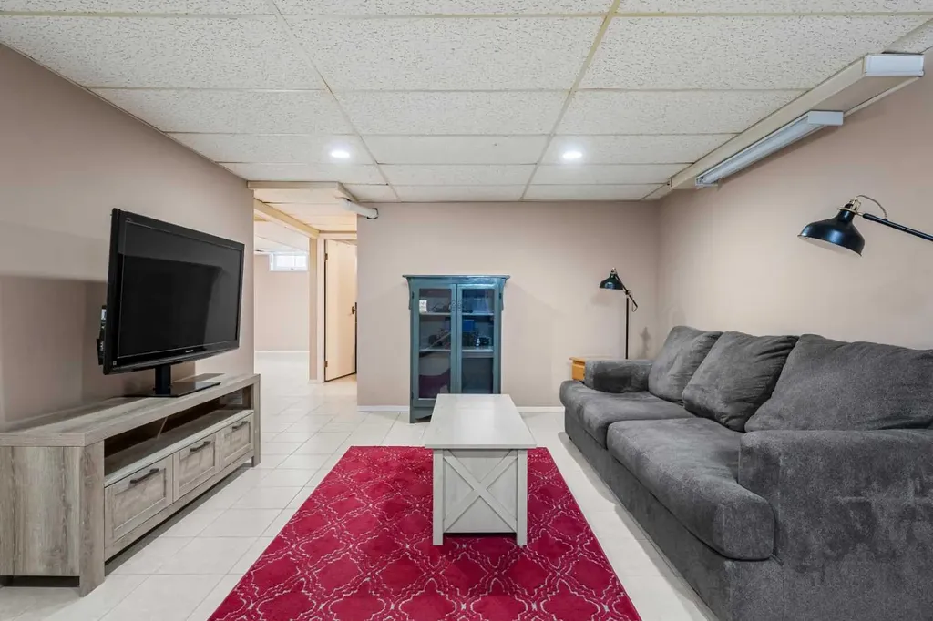 14520 Parkside Drive SE Calgary AB T2J 4J8