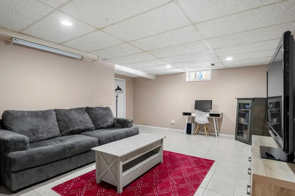 14520 Parkside Drive SE Calgary AB T2J 4J8