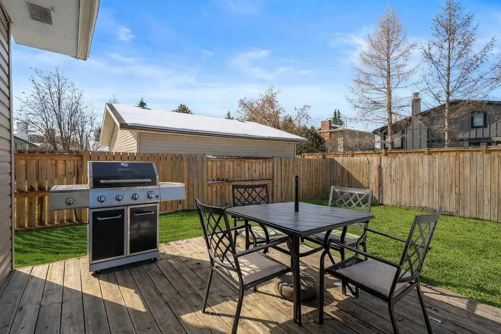 14520 Parkside Drive SE Calgary AB T2J 4J8
