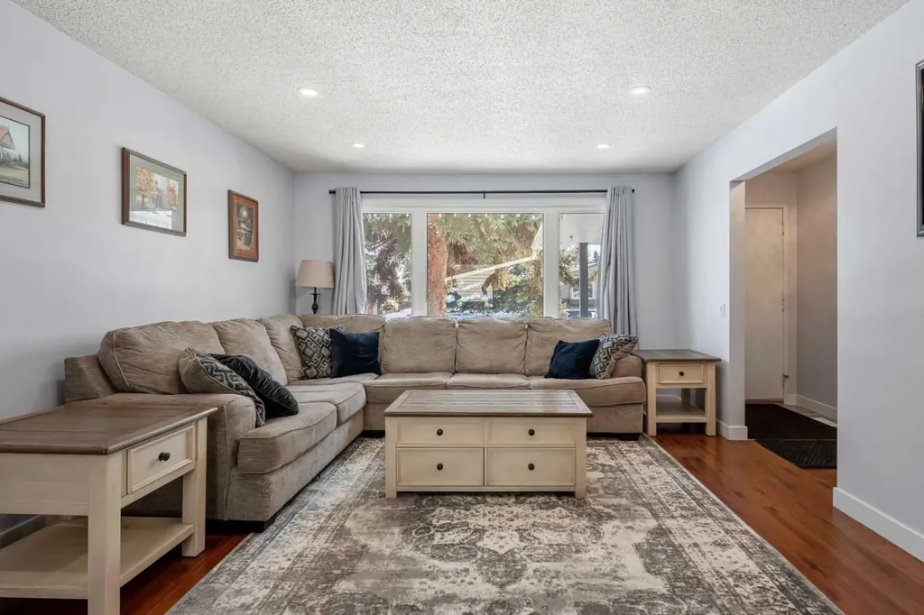 14520 Parkside Drive SE Calgary AB T2J 4J8