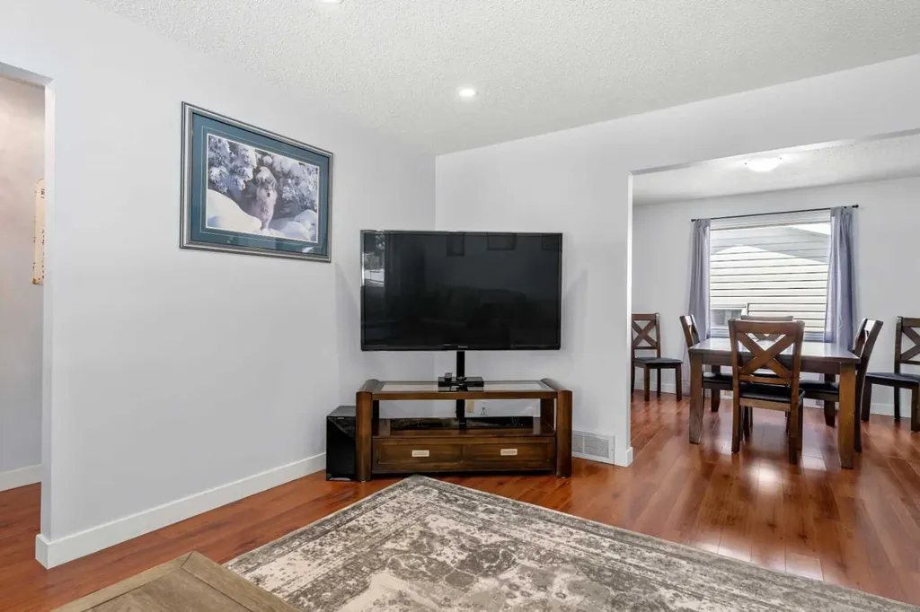 14520 Parkside Drive SE Calgary AB T2J 4J8