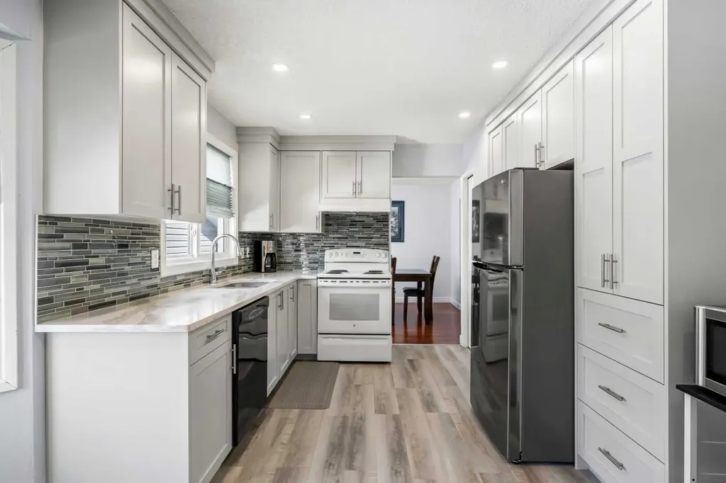 14520 Parkside Drive SE Calgary AB T2J 4J8