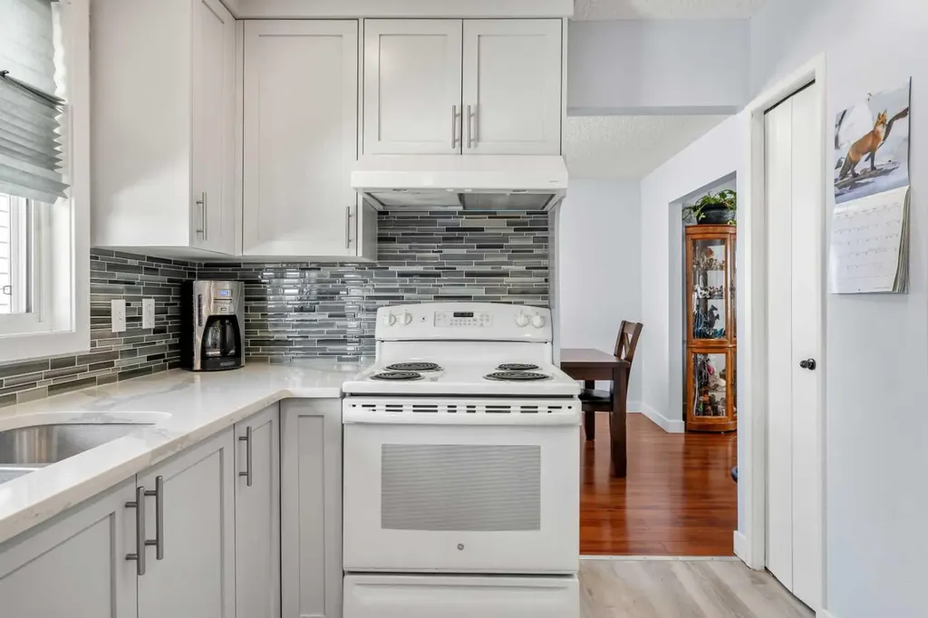 14520 Parkside Drive SE Calgary AB T2J 4J8