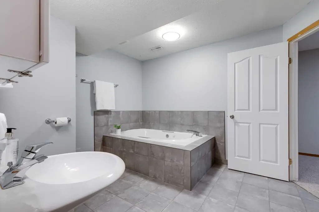 131 Cambria Road Strathmore AB T1P 1M1